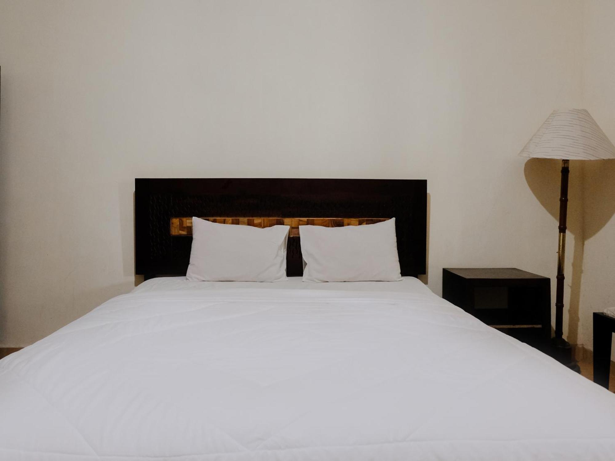 Hotel Mahkota Plengkung By Ecommerceloka Баньюванги Номер фото