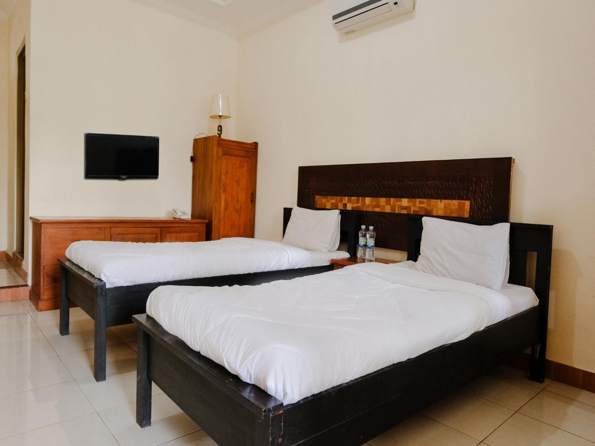 Hotel Mahkota Plengkung By Ecommerceloka Баньюванги Номер фото