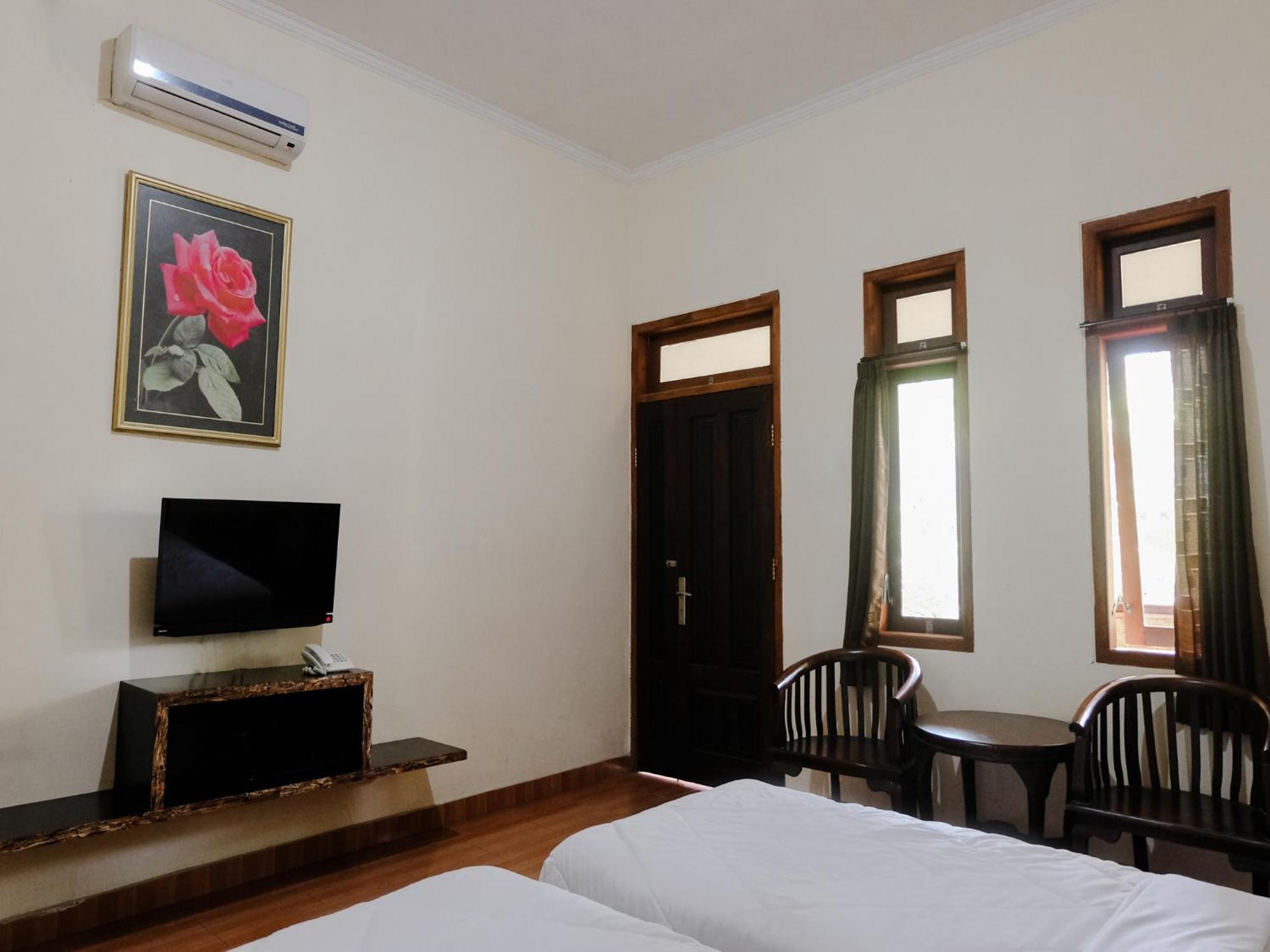 Hotel Mahkota Plengkung By Ecommerceloka Баньюванги Номер фото