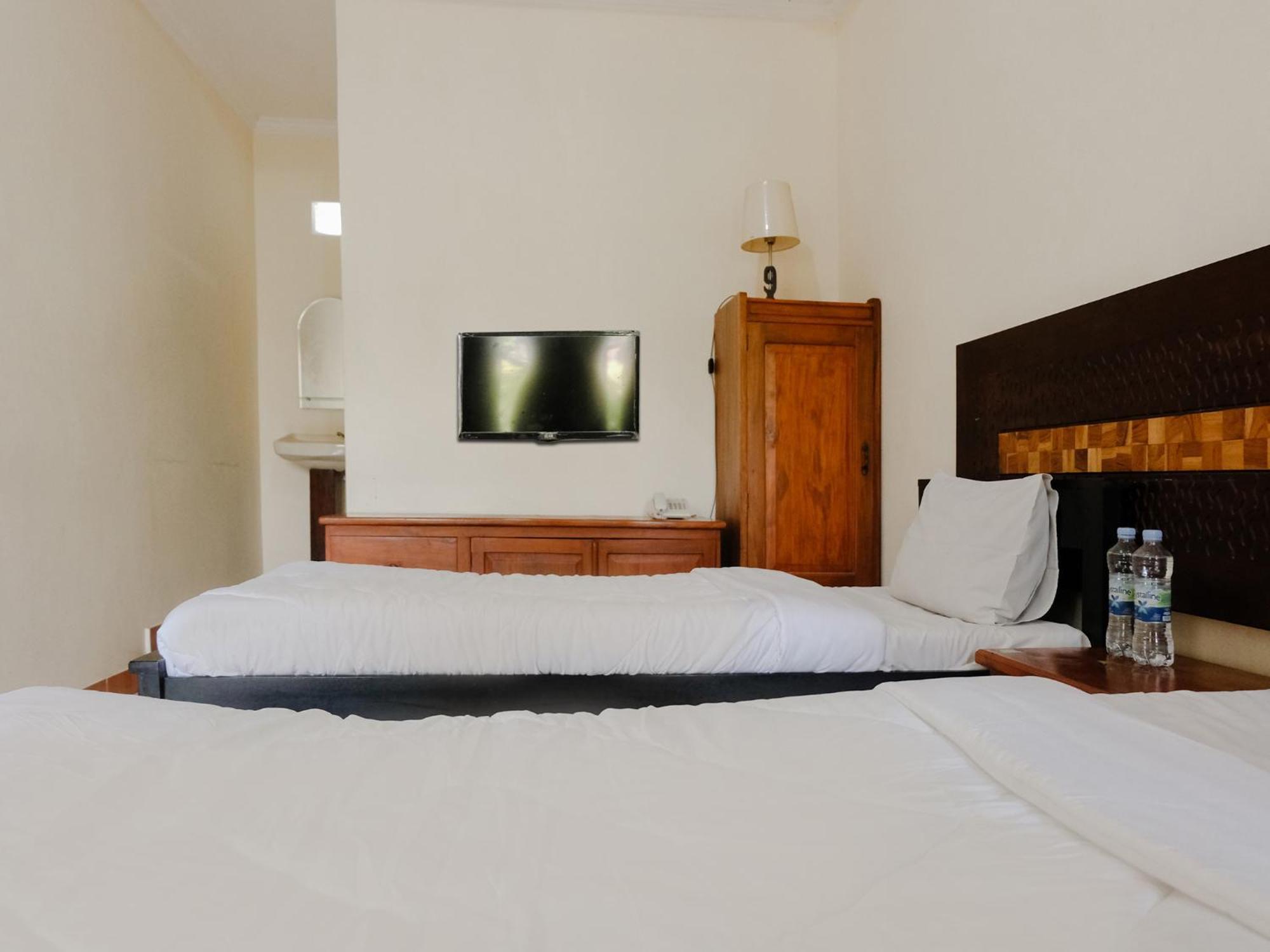 Hotel Mahkota Plengkung By Ecommerceloka Баньюванги Номер фото